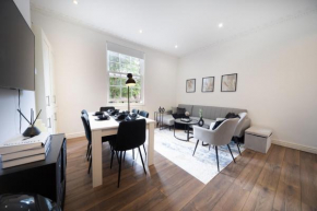 Monochrome 3BDR, en-suite bath, City Centre